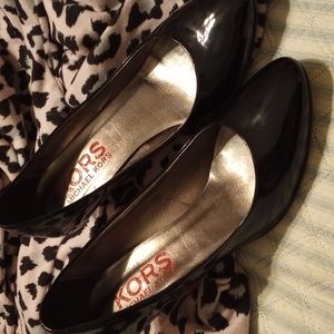 Michael Kors Ladies Size 6 1/2 Made in Italy still shows on bottom, worn twice